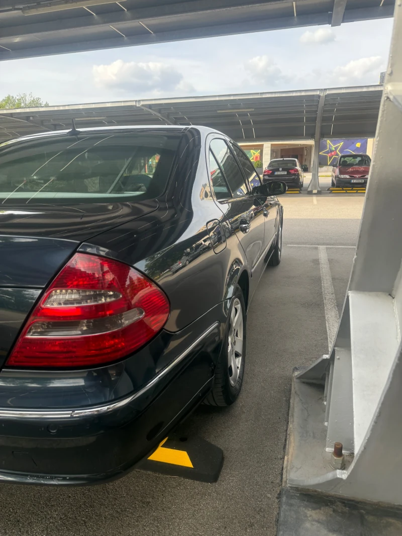 Mercedes-Benz E 220, снимка 8 - Автомобили и джипове - 53436953