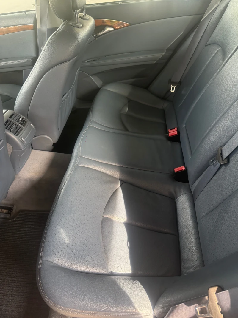 Mercedes-Benz E 220, снимка 13 - Автомобили и джипове - 53436953