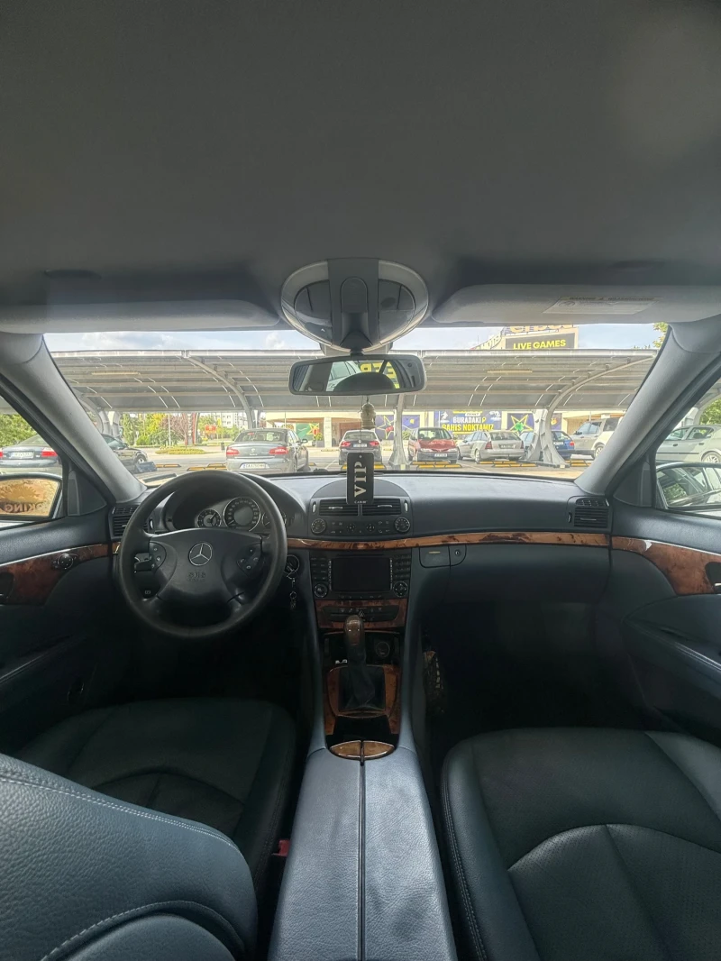 Mercedes-Benz E 220, снимка 14 - Автомобили и джипове - 53436953