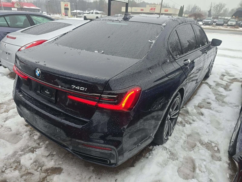 BMW 740 MAPCK* PANO* ОБДУХ* H/K* HUD* AMBIENT, снимка 4 - Автомобили и джипове - 53524434