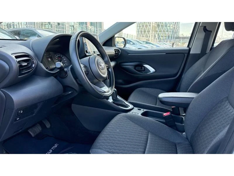 Toyota Yaris 1.5 HSD DYNAMIC+ NAVI, снимка 11 - Автомобили и джипове - 49003305