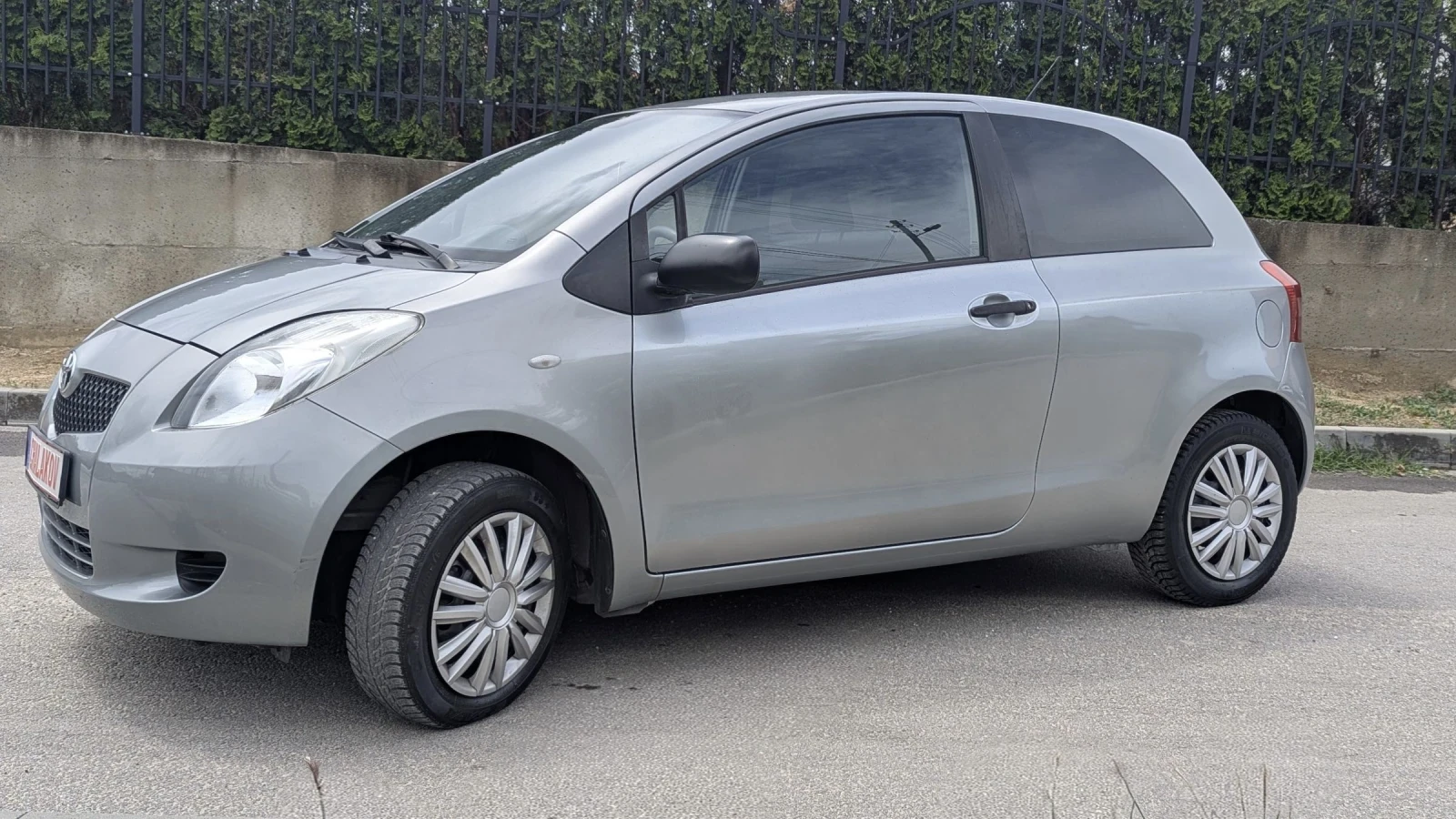 Toyota Yaris 1.0 Климатик  - изображение 2