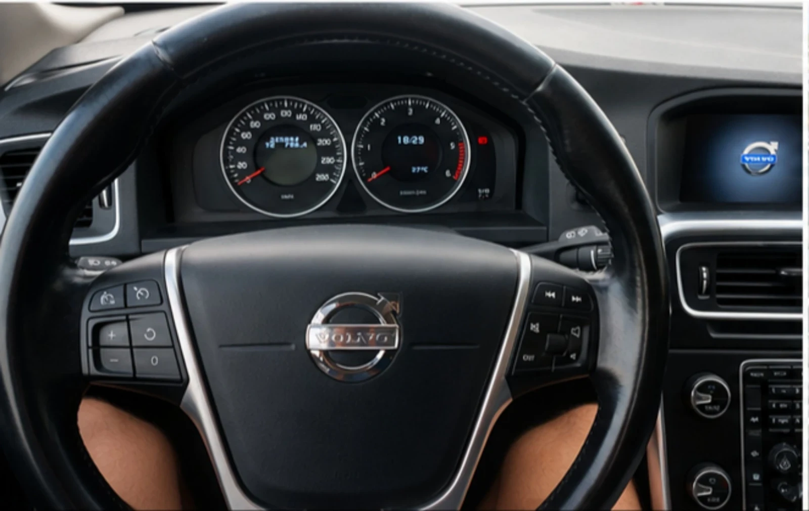 Volvo V60 1.6 D2 eDrive, снимка 5 - Автомобили и джипове - 55094806