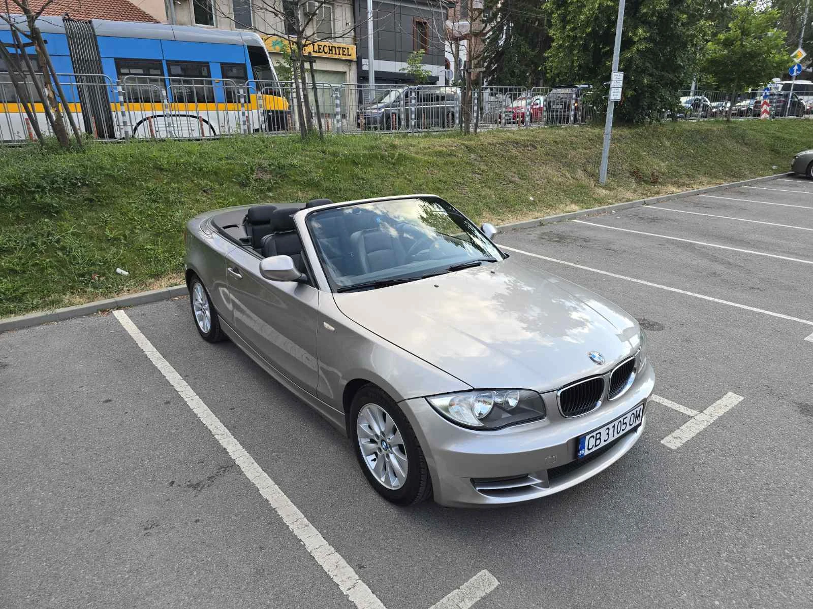 BMW 118 E88