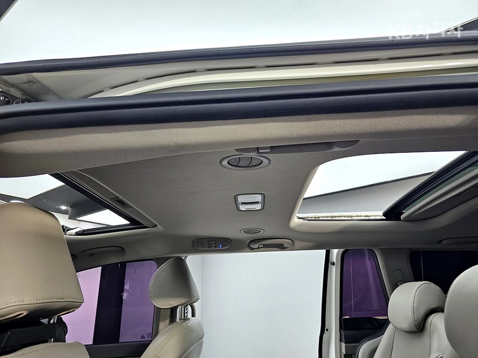 Kia Carnival, снимка 13 - Автомобили и джипове - 55198521