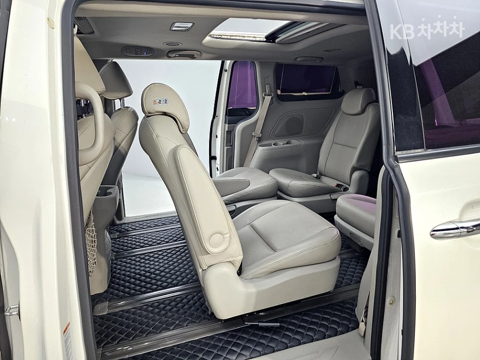 Kia Carnival, снимка 10 - Автомобили и джипове - 55198521
