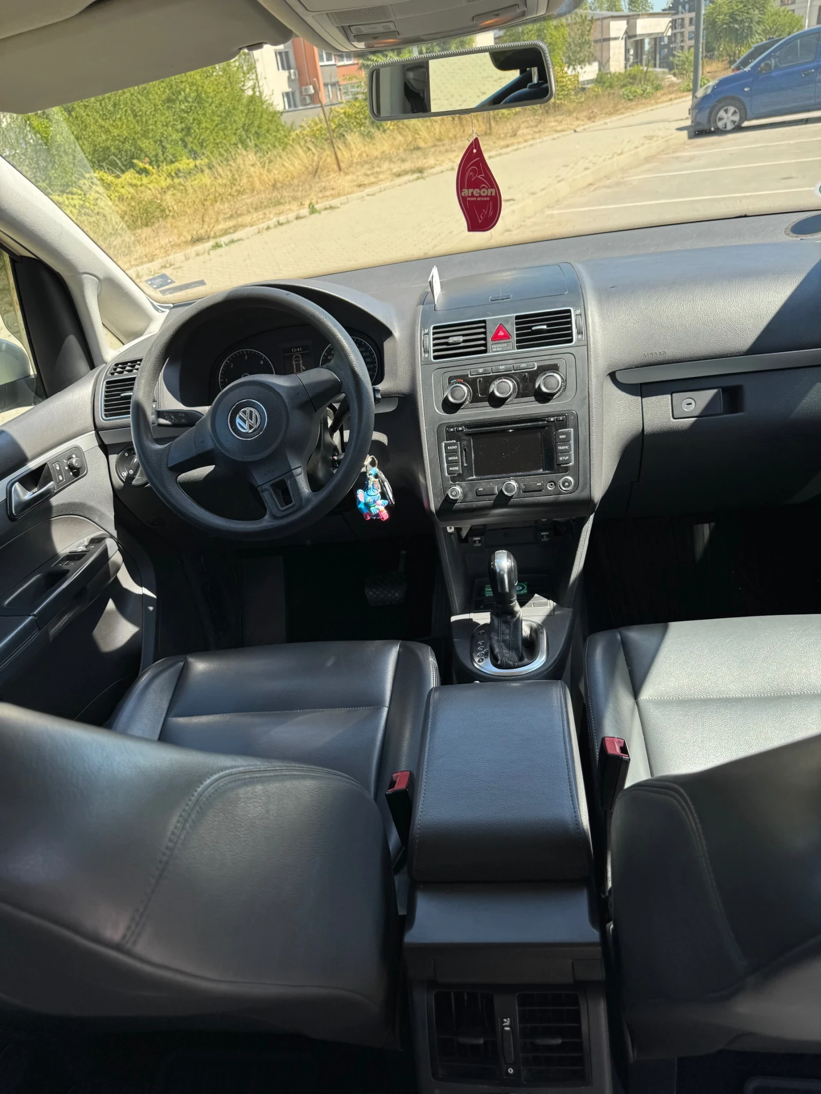 VW Touran, снимка 8 - Автомобили и джипове - 55362320