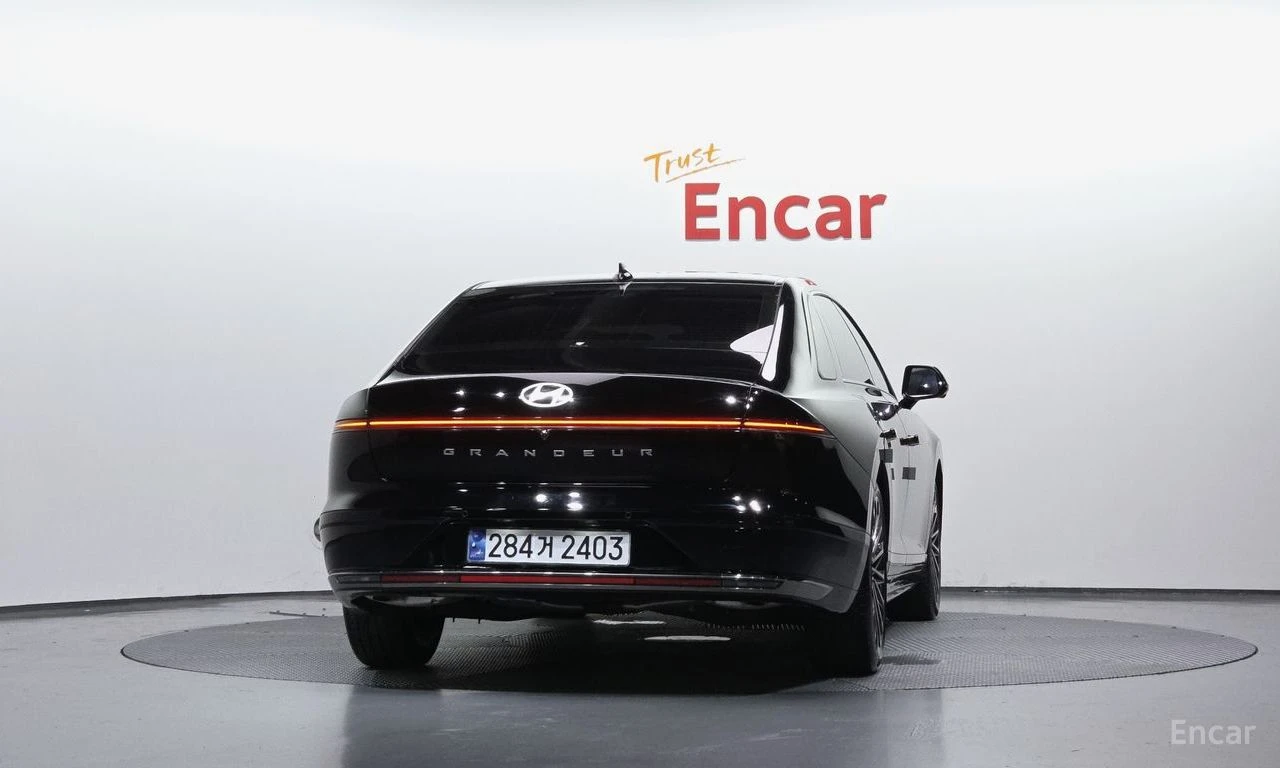 Hyundai Grandeur 3.5* CALLIGRAPHY* ОБДУХВАНЕ* ДИСТРОНИК* ХЕДЪП* 360, снимка 4 - Автомобили и джипове - 55606639