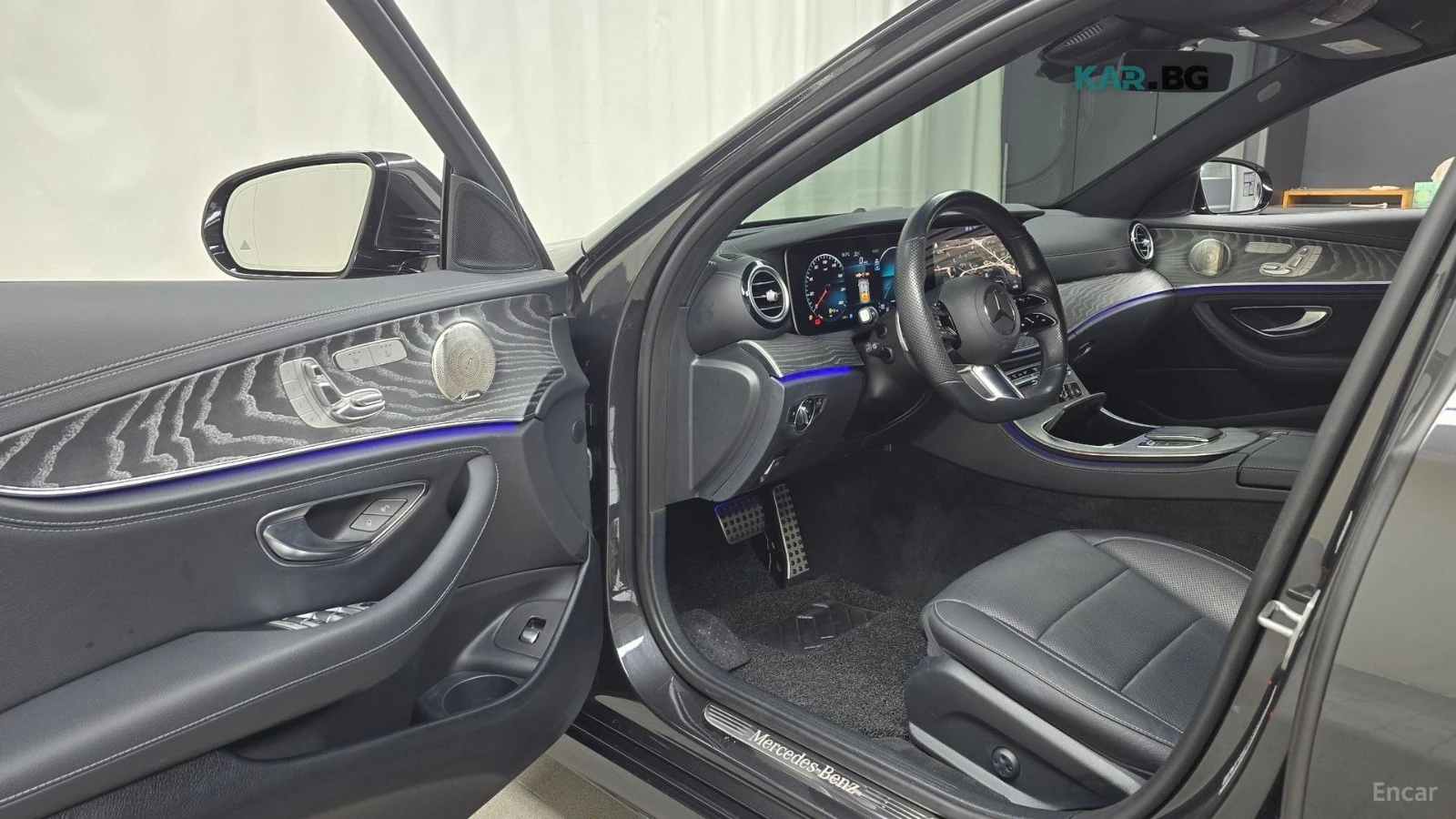 Mercedes-Benz E 350 4MATIC/AMG-LINE/DRIVE-ASSISTS/SUNROOF, снимка 5 - Автомобили и джипове - 55723119
