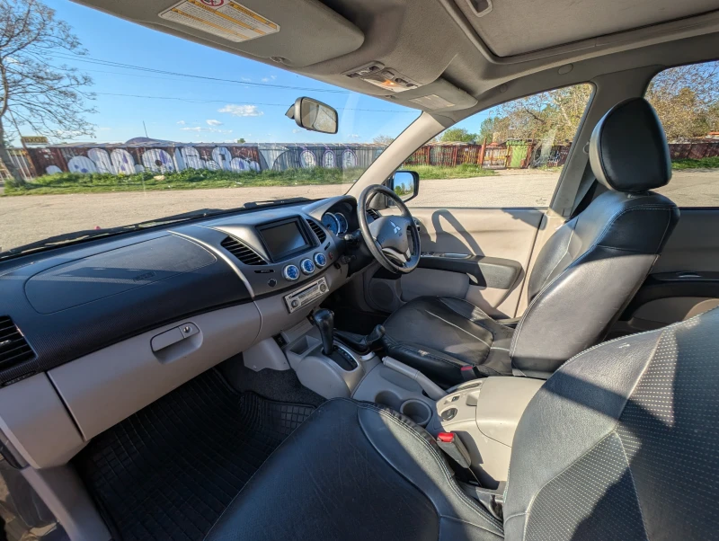 Mitsubishi L200 2.5 DI-D Diamond 4x4 Off-Road, снимка 12 - Автомобили и джипове - 52268477