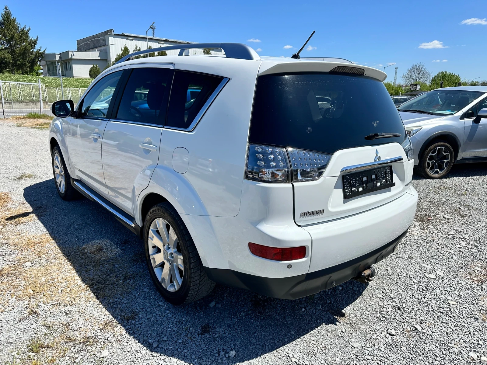 Mitsubishi Outlander 2.4 i - 4x4- 6+ 1.m - изображение 6