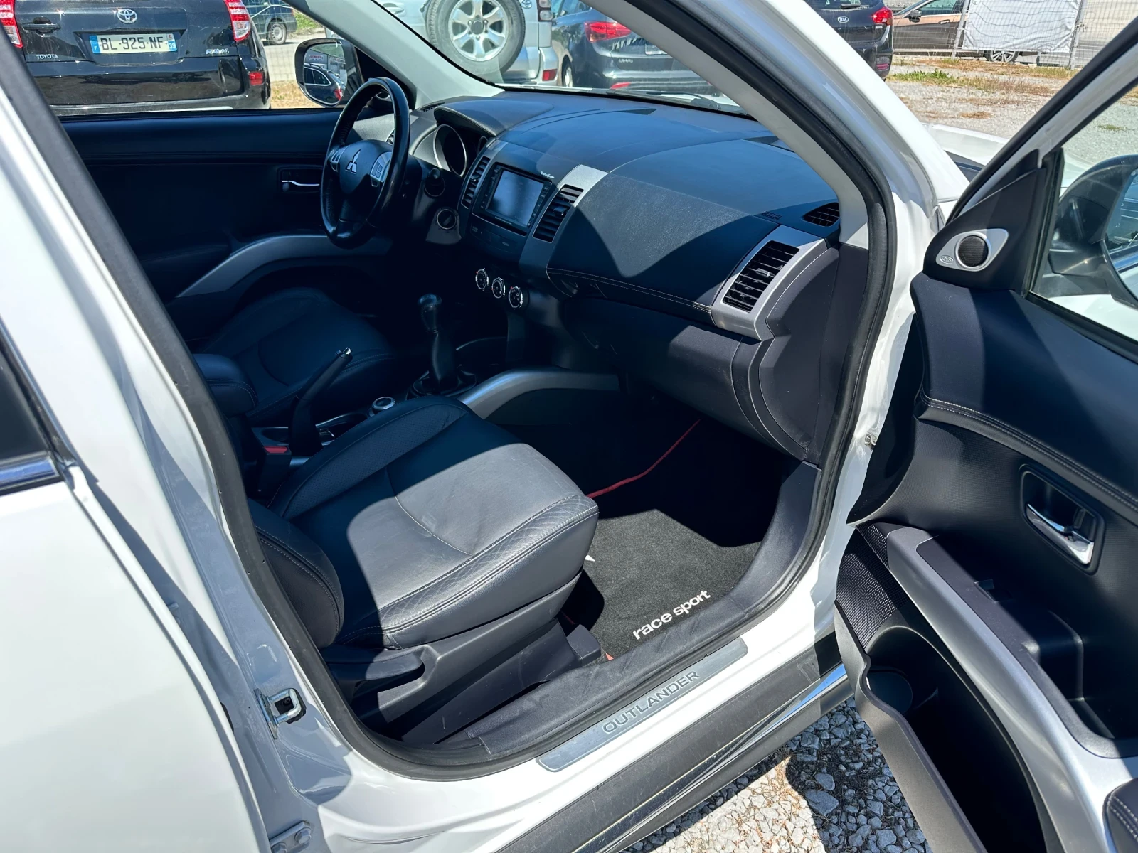 Mitsubishi Outlander 2.4 i - 4x4- 6+ 1.m - изображение 10