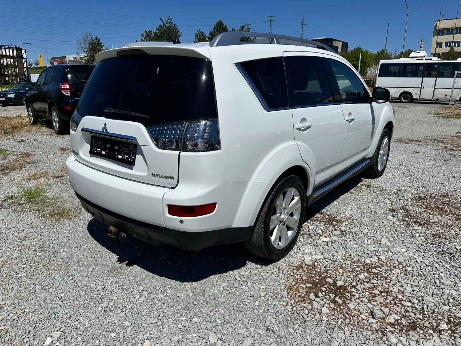 Mitsubishi Outlander 2.4 i - 4x4- 6+ 1.m - изображение 8