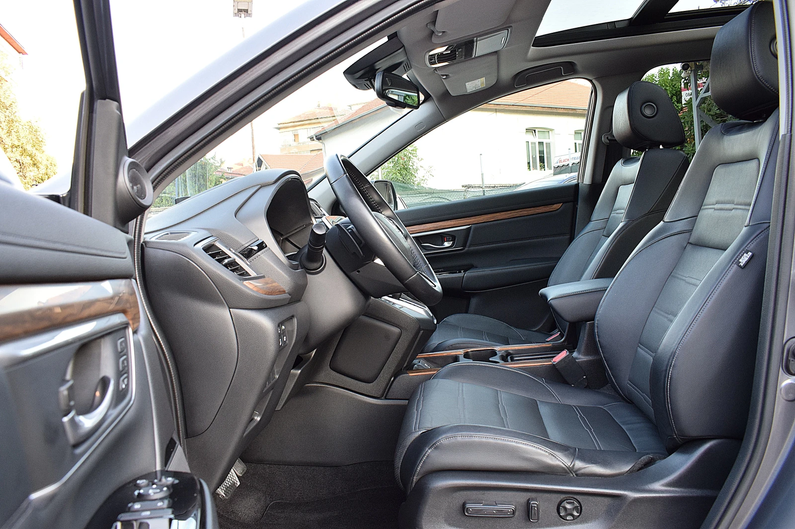 Honda Cr-v 1.5ШВЕЙЦАРИЯ-ДИСТРОНИК/КОЖА/НАВИ/LANE ASSIST/4x4 - изображение 6