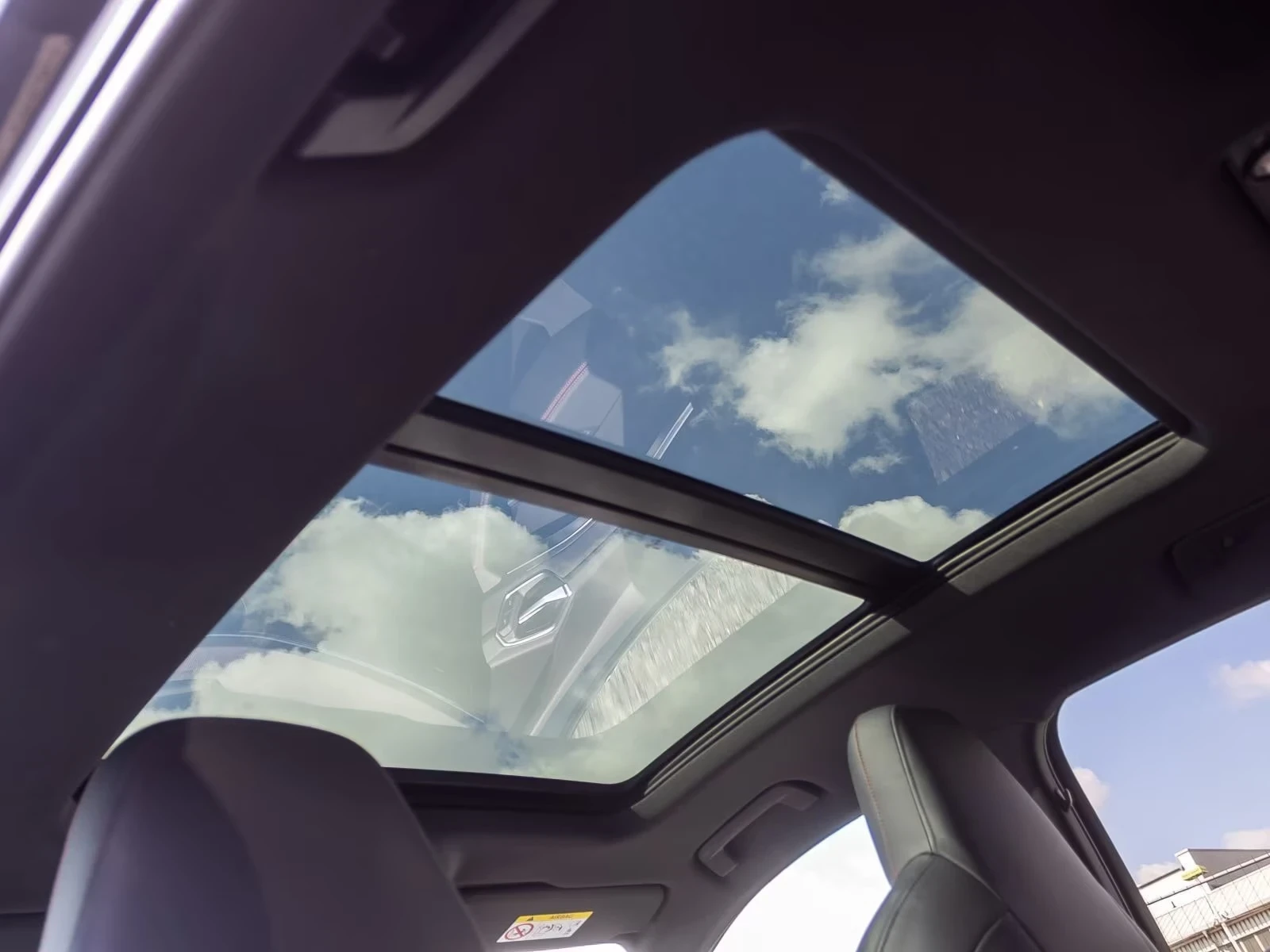 Audi Q8 e-tron 50SportB 3x S-Line Matrix DIST 360 PANO AIR, снимка 15 - Автомобили и джипове - 54476640