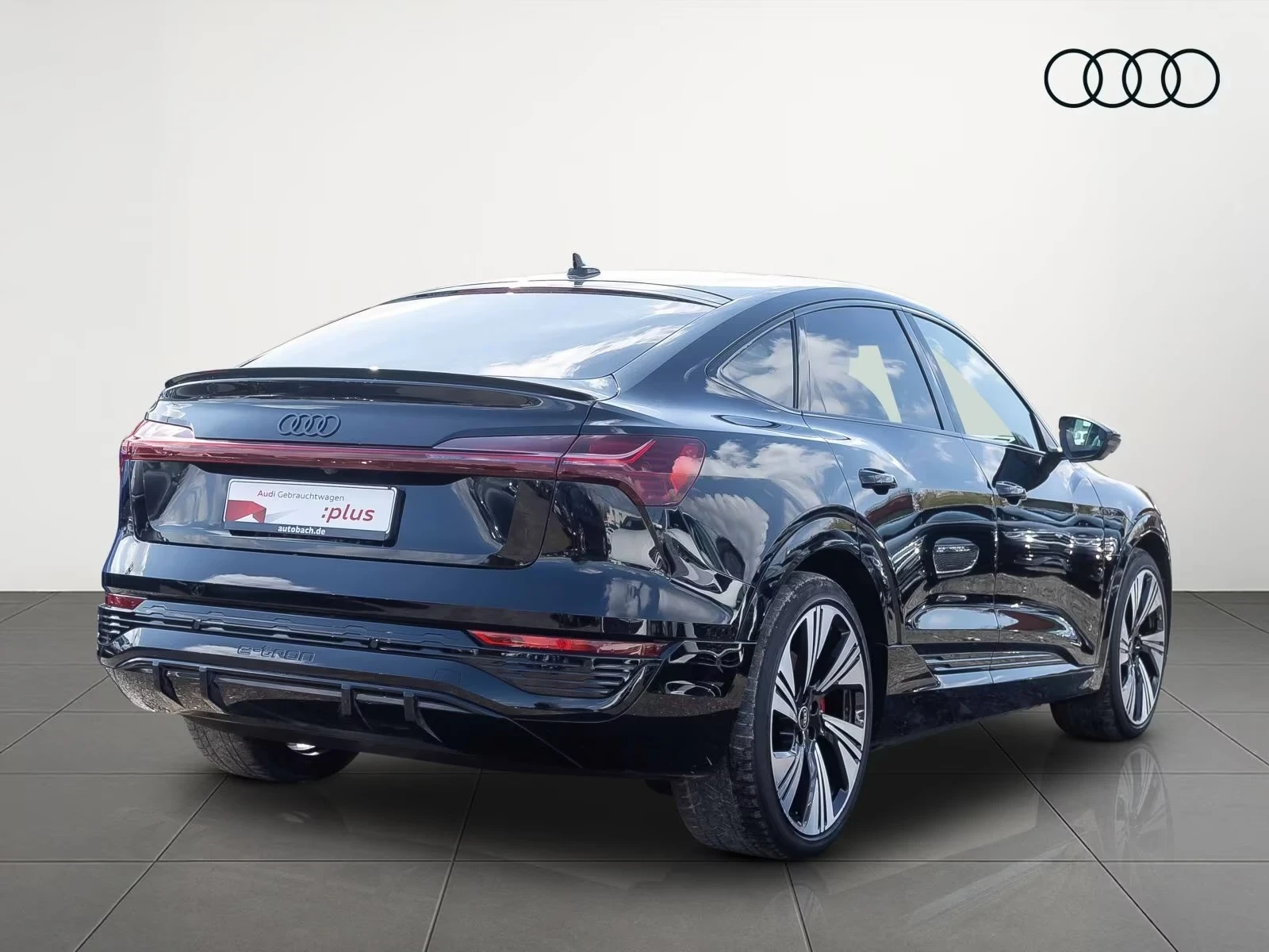 Audi Q8 e-tron 50SportB 3x S-Line Matrix DIST 360 PANO AIR, снимка 4 - Автомобили и джипове - 54476640