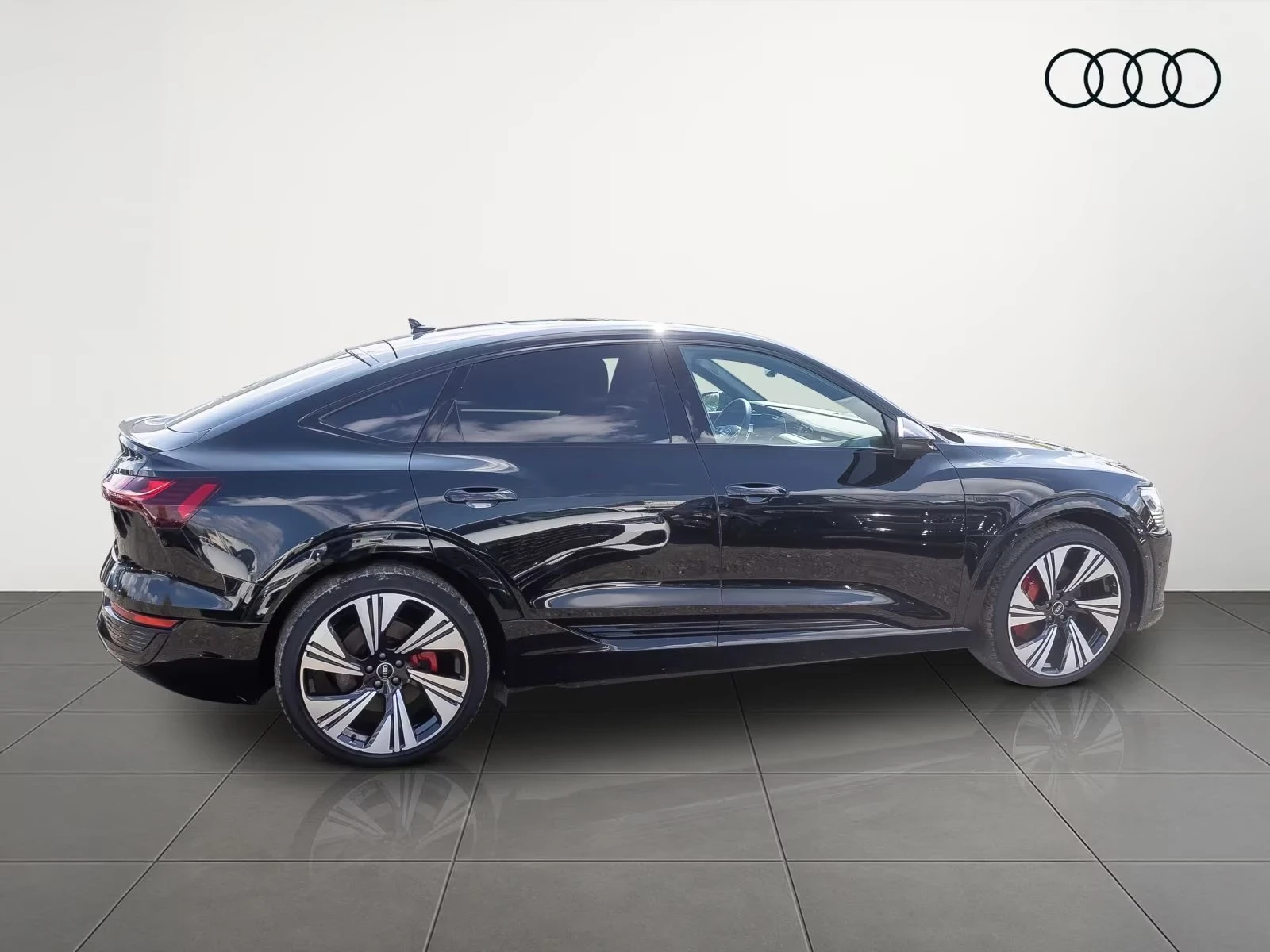 Audi Q8 e-tron 50SportB 3x S-Line Matrix DIST 360 PANO AIR, снимка 3 - Автомобили и джипове - 54476640