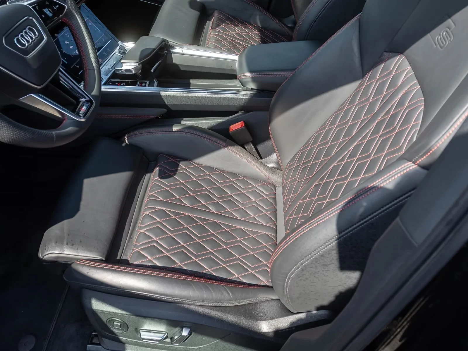 Audi Q8 e-tron 50SportB 3x S-Line Matrix DIST 360 PANO AIR, снимка 11 - Автомобили и джипове - 54476640