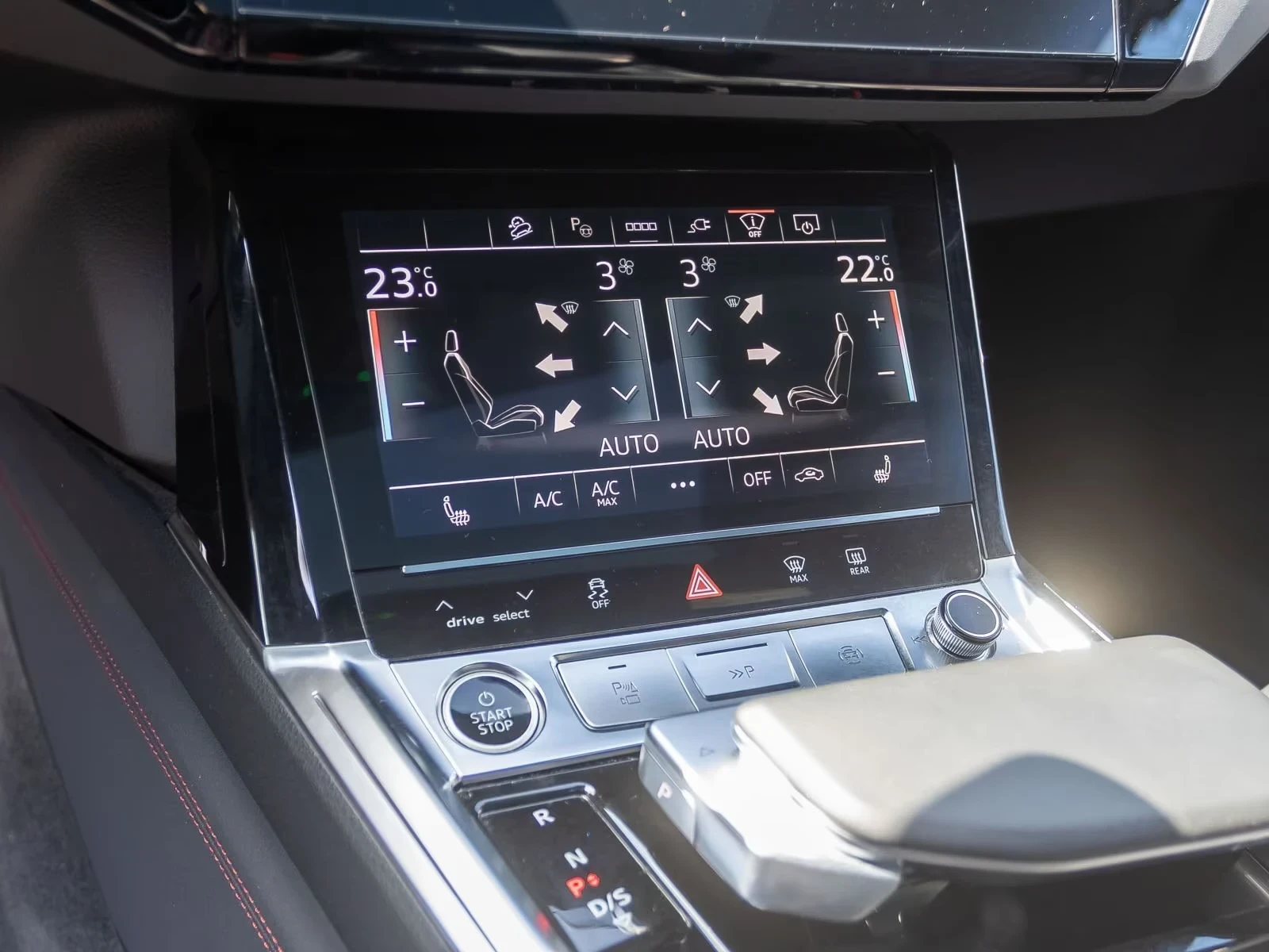 Audi Q8 e-tron 50SportB 3x S-Line Matrix DIST 360 PANO AIR, снимка 12 - Автомобили и джипове - 54476640