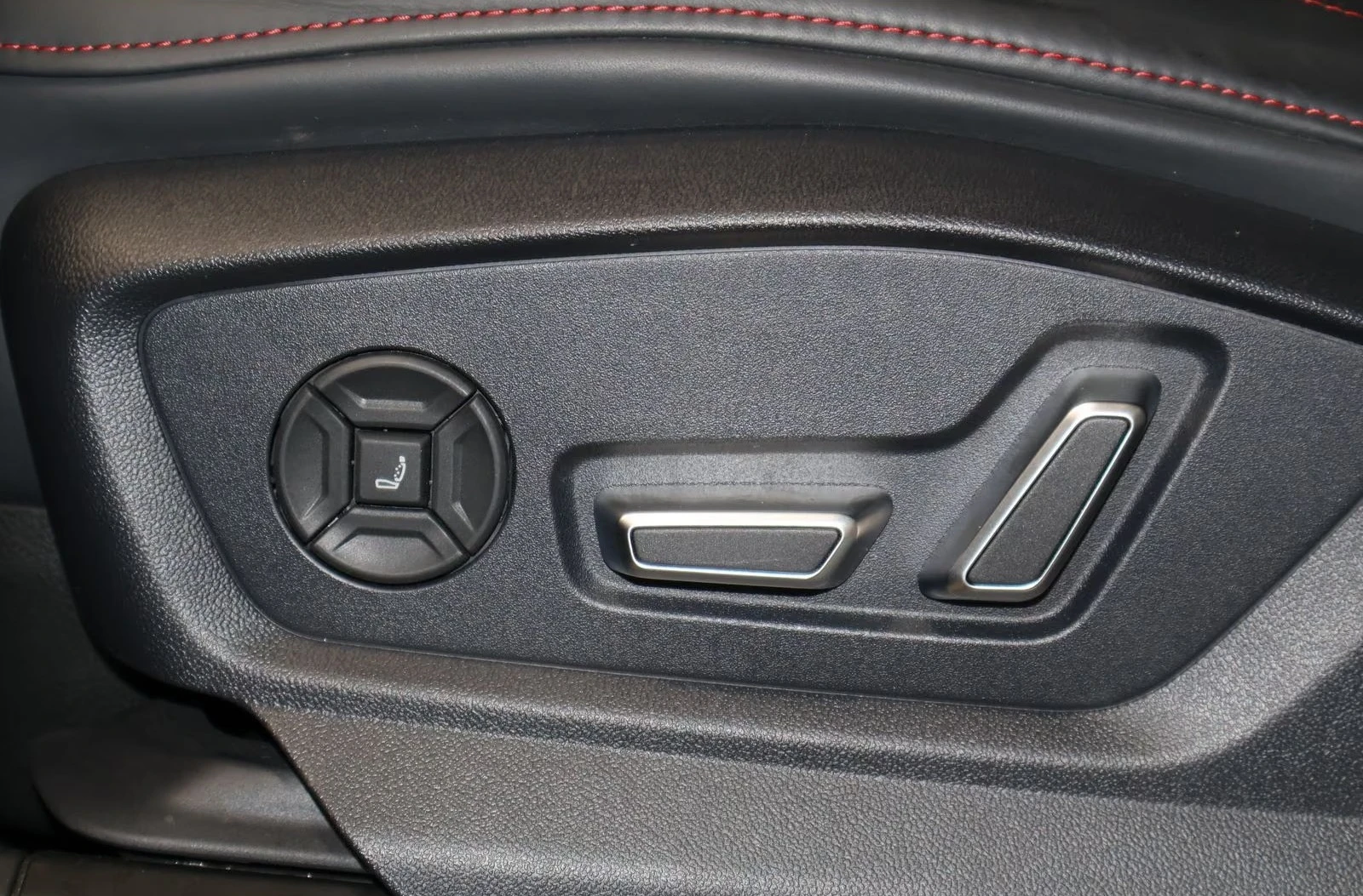 Audi SQ8 FACELIFT / BLAC OPTIC / CARBON / EXCLUSIVE/ MATRIX, снимка 8 - Автомобили и джипове - 56068516
