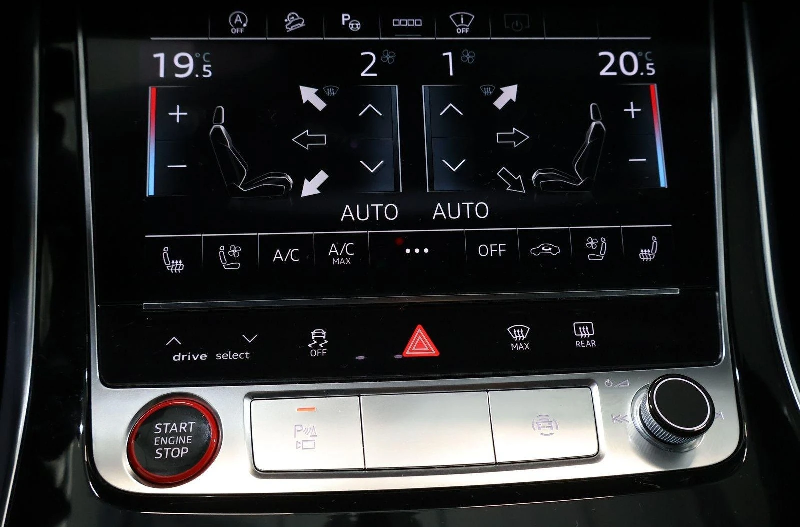 Audi SQ8 FACELIFT / BLAC OPTIC / CARBON / EXCLUSIVE/ MATRIX, снимка 11 - Автомобили и джипове - 56068516