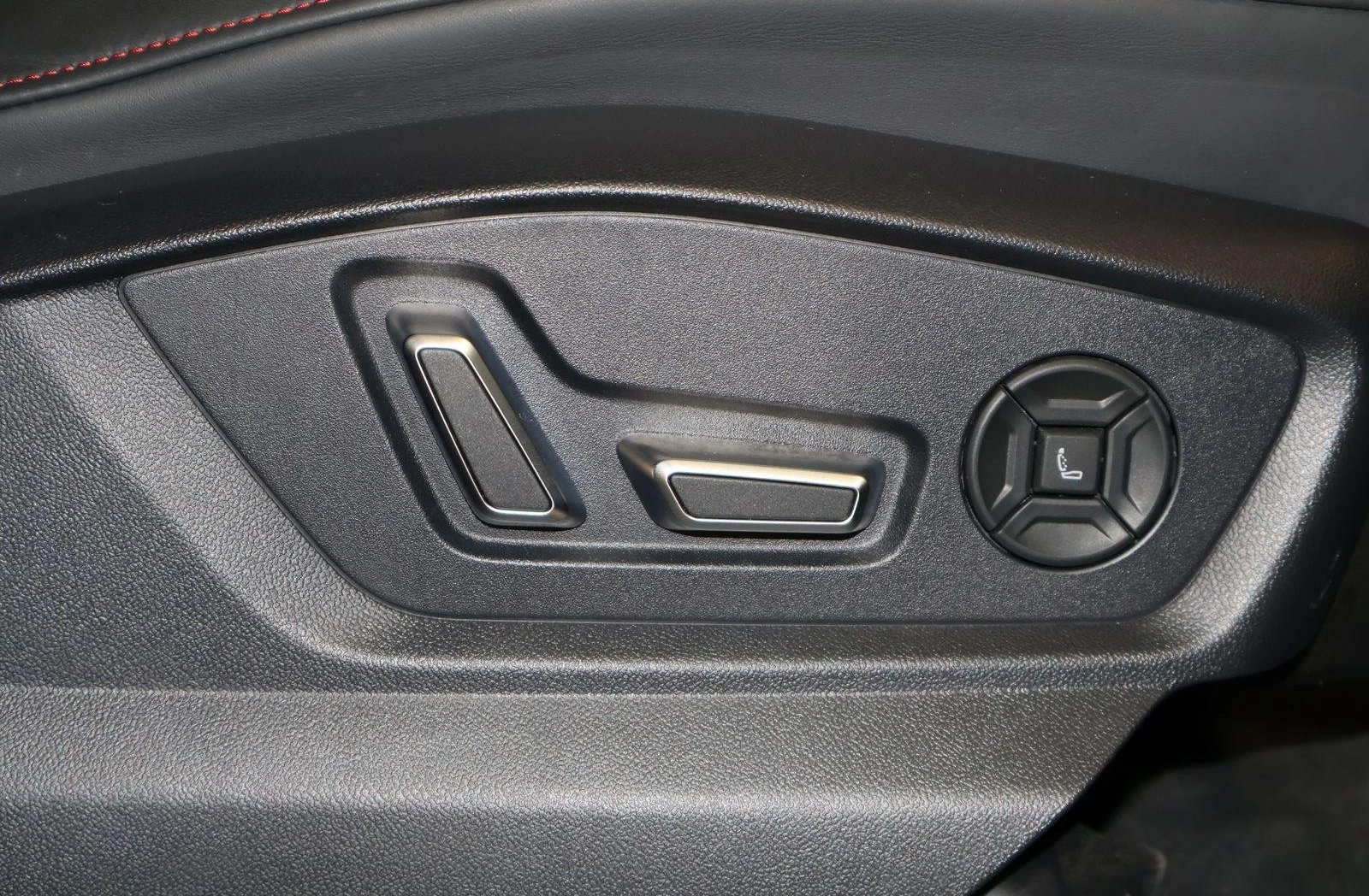 Audi SQ8 FACELIFT / BLAC OPTIC / CARBON / EXCLUSIVE/ MATRIX, снимка 13 - Автомобили и джипове - 56068516