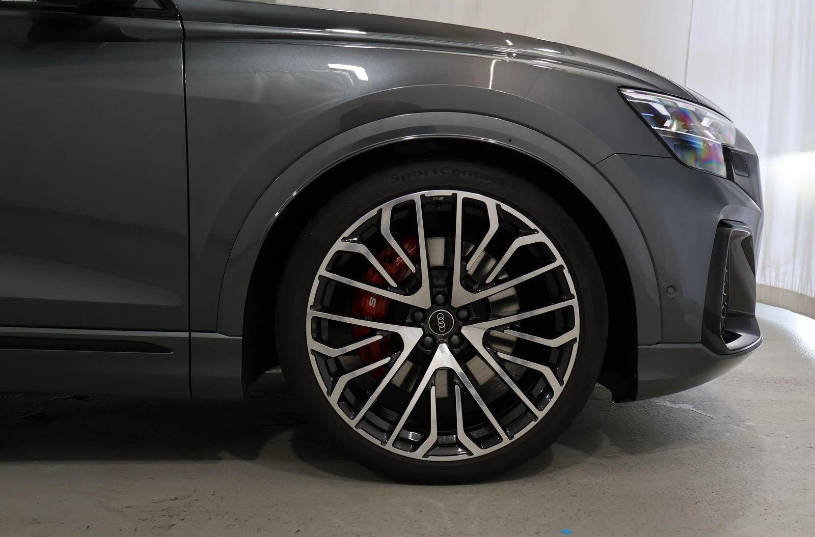 Audi SQ8 FACELIFT / BLAC OPTIC / CARBON / EXCLUSIVE/ MATRIX, снимка 6 - Автомобили и джипове - 56068516