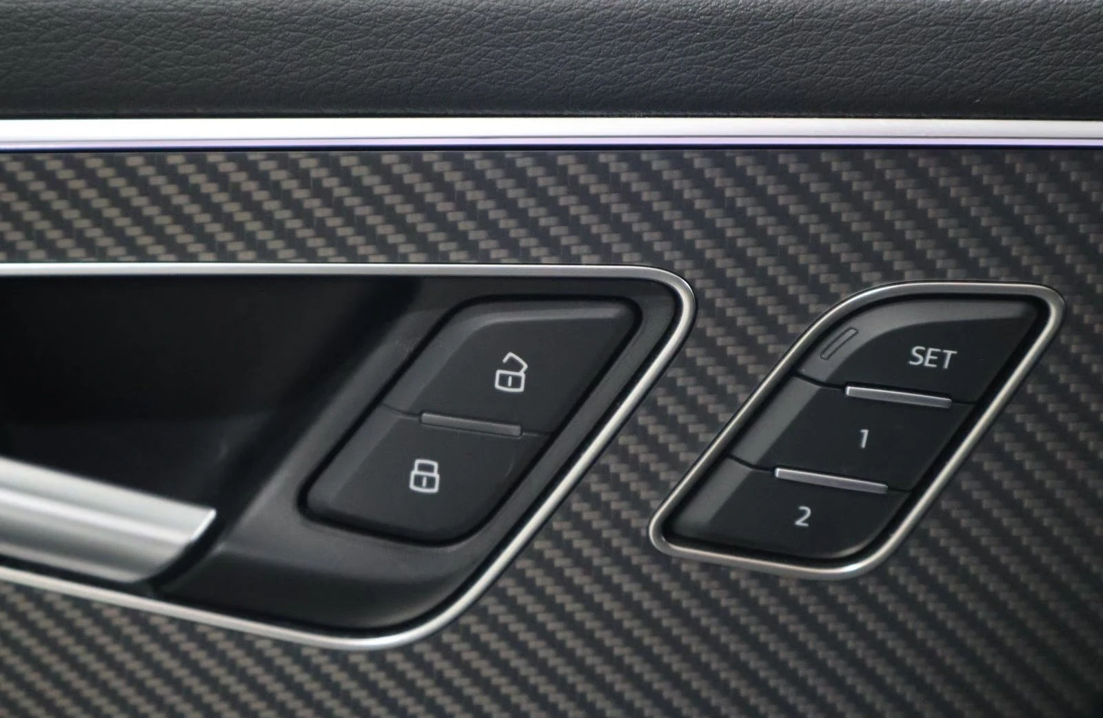 Audi SQ8 FACELIFT / BLAC OPTIC / CARBON / EXCLUSIVE/ MATRIX, снимка 7 - Автомобили и джипове - 56068516