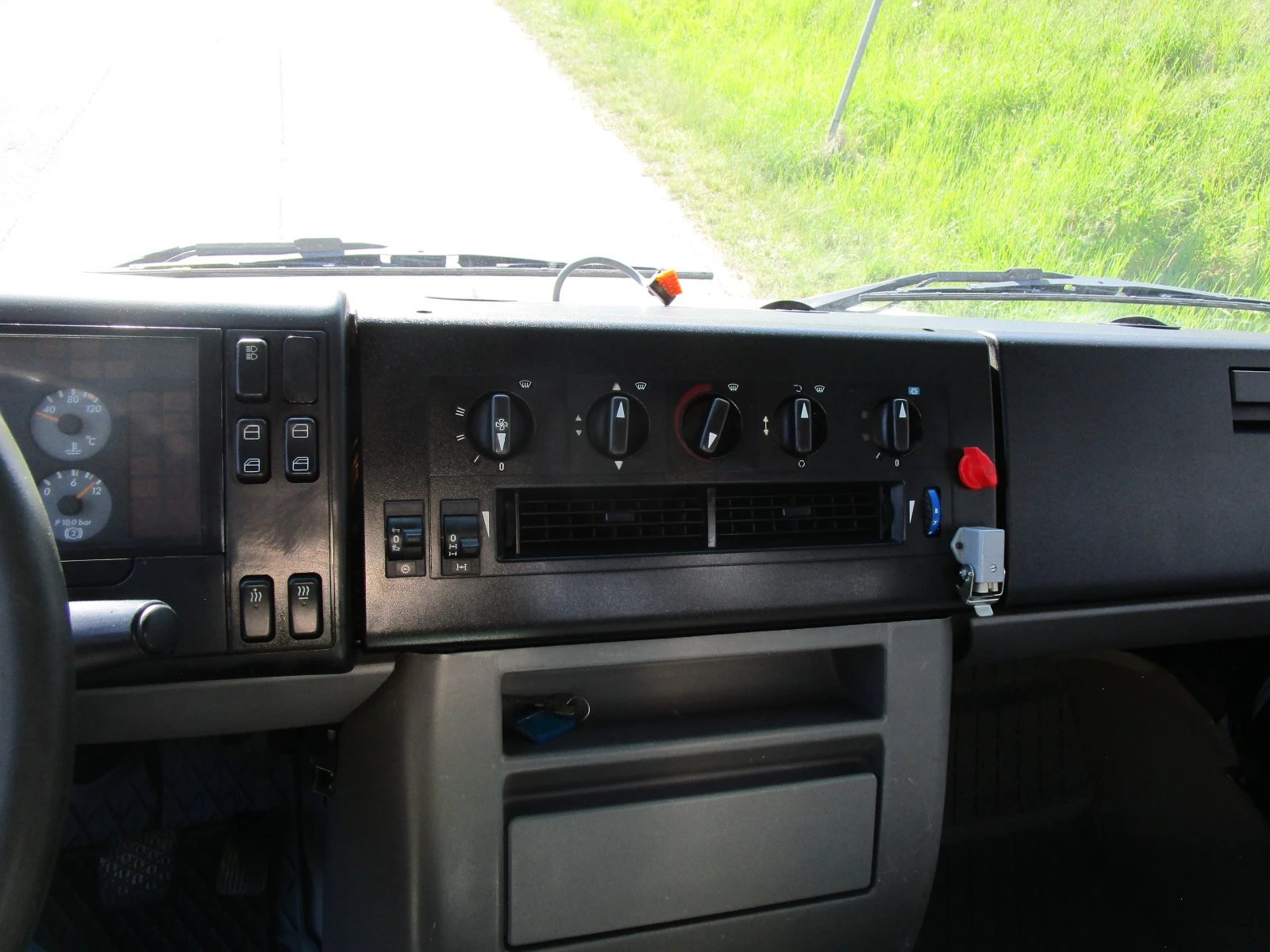 Mercedes-Benz Vario 4x4-Kран-HIAB 055-Самосвал-Клима-Печка, снимка 13 - Бусове и автобуси - 54324018