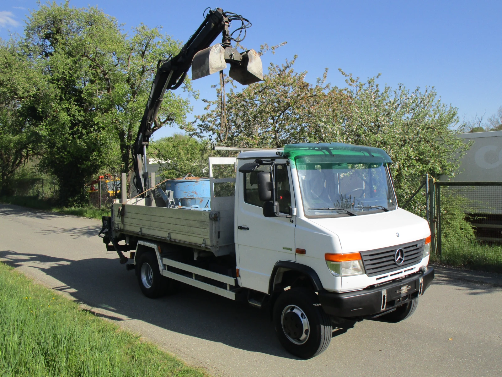 Mercedes-Benz Vario 4x4-Kран-HIAB 055-Самосвал-Клима-Печка, снимка 3 - Бусове и автобуси - 54324018