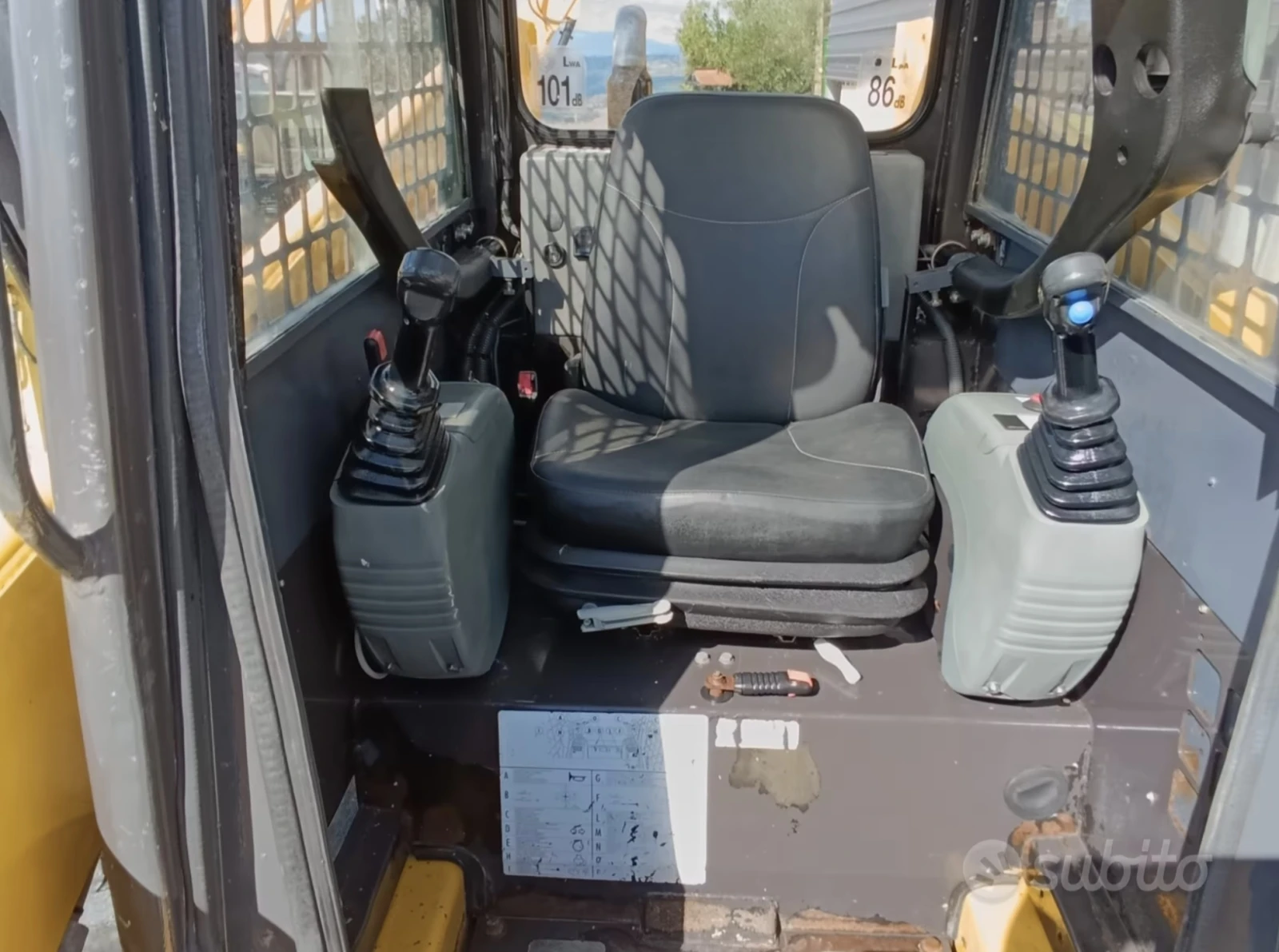 Мини челни товарачи Komatsu SK714-1500Часа-УНИКАТ - изображение 7