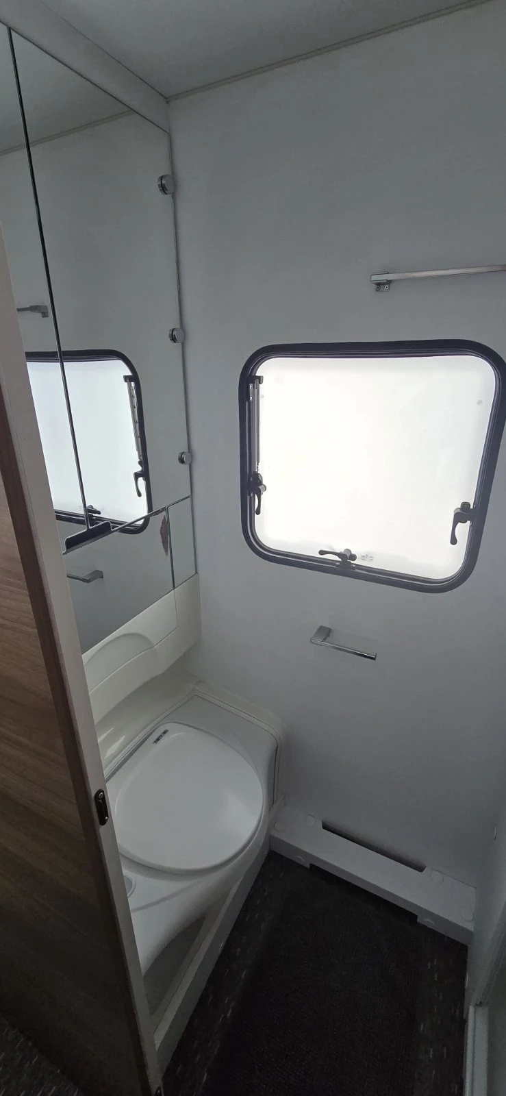 Каравана Adria Altea 552PK Като нова, снимка 15 - Каравани и кемпери - 54342917