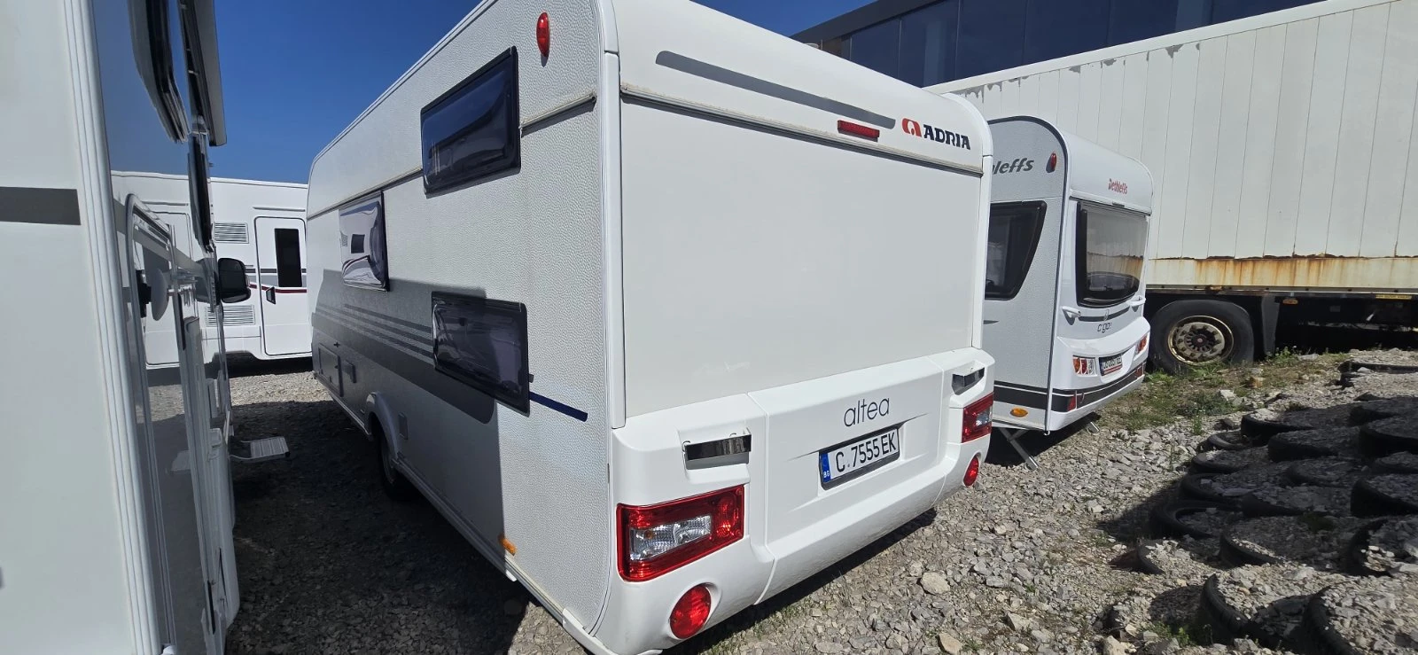 Каравана Adria Altea 552PK Като нова, снимка 2 - Каравани и кемпери - 54342917