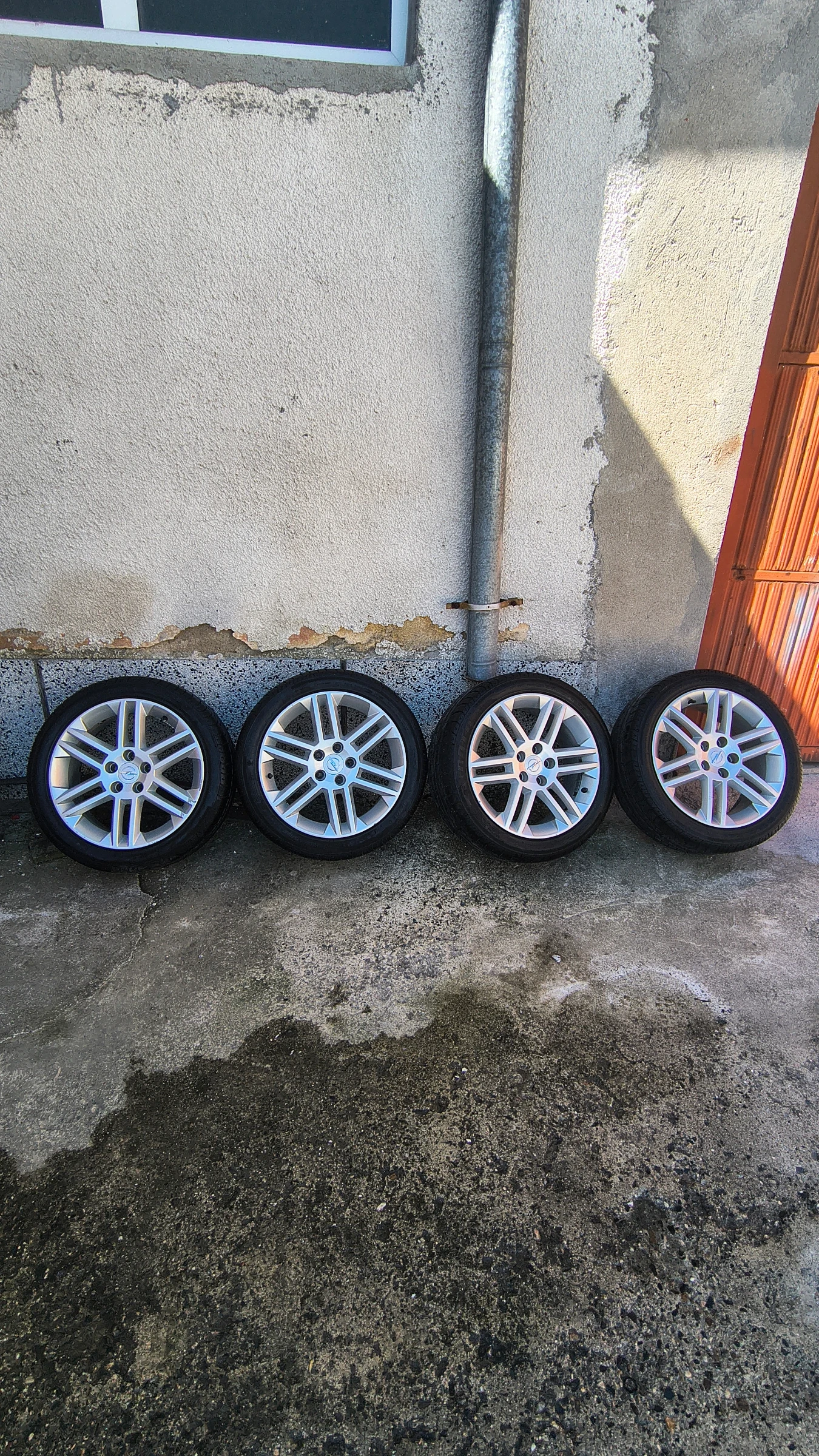 ���� � ������ 215/45R17 �� Opel Zafira | Mobile.bg � ����������� 1