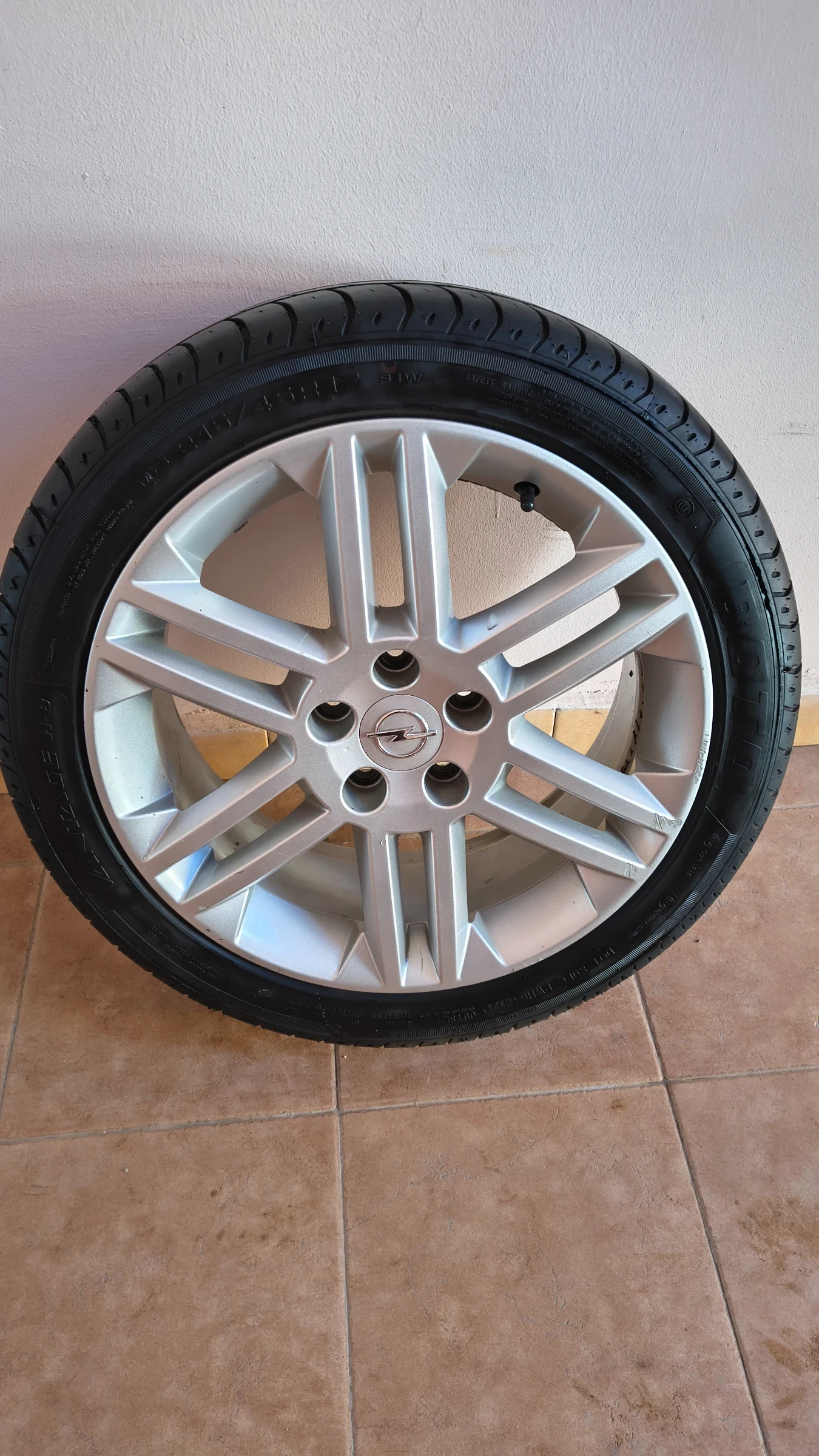 ���� � ������ 215/45R17 �� Opel Zafira | Mobile.bg � ����������� 4