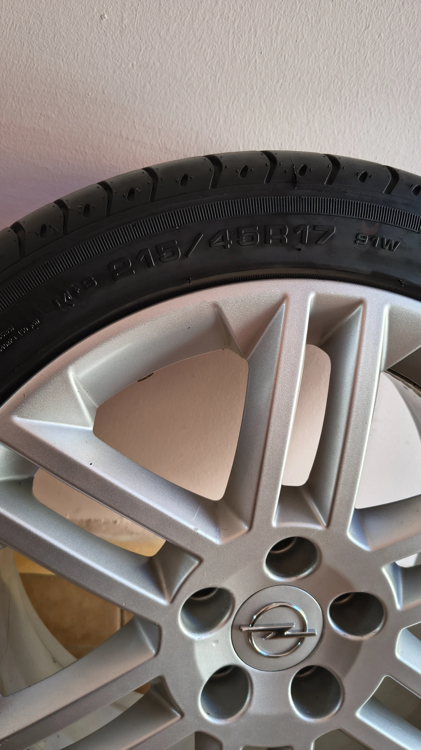 ���� � ������ 215/45R17 �� Opel Zafira | Mobile.bg � ����������� 6