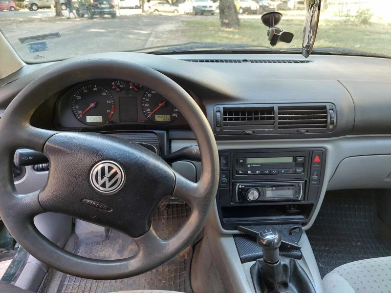 VW Passat 1600, снимка 9 - Автомобили и джипове - 47335585