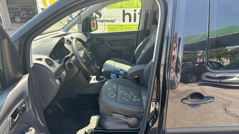 VW Caddy 1.6 TDI, снимка 8 - Автомобили и джипове - 51052297