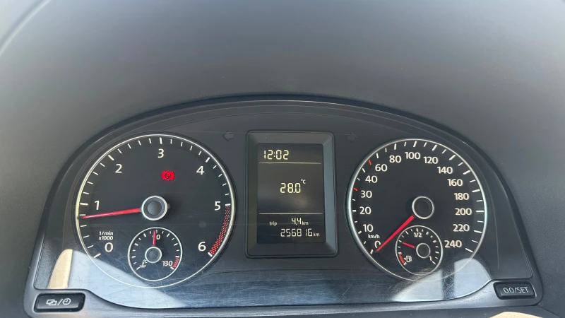 VW Caddy 1.6 TDI, снимка 15 - Автомобили и джипове - 51052297