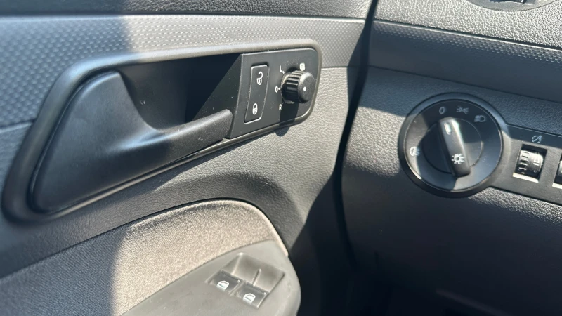 VW Caddy 1.6 TDI, снимка 16 - Автомобили и джипове - 51052297
