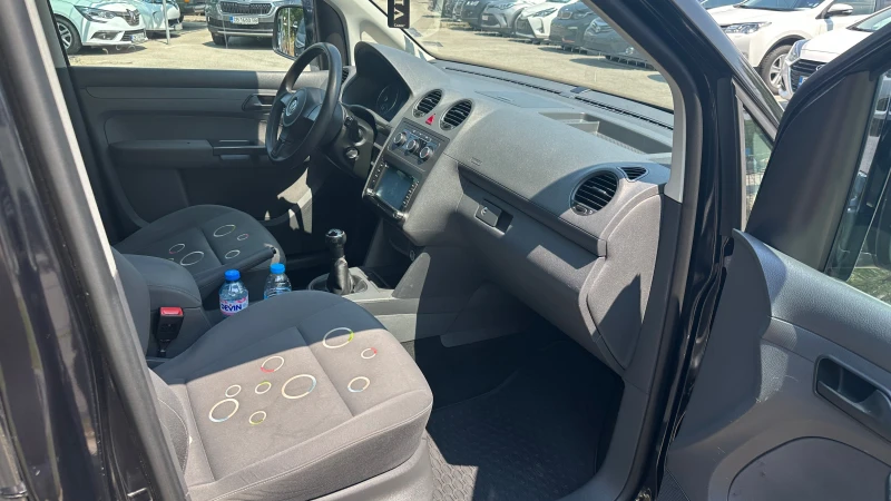 VW Caddy 1.6 TDI, снимка 12 - Автомобили и джипове - 51052297