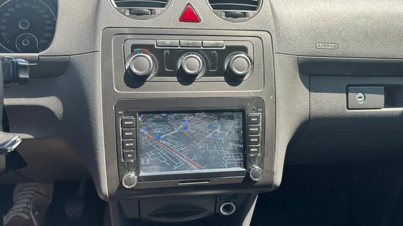 VW Caddy 1.6 TDI, снимка 14 - Автомобили и джипове - 51052297