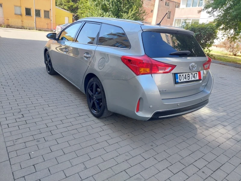 Toyota Auris 2.0 D4D FULL TOП!!, снимка 6 - Автомобили и джипове - 51596944