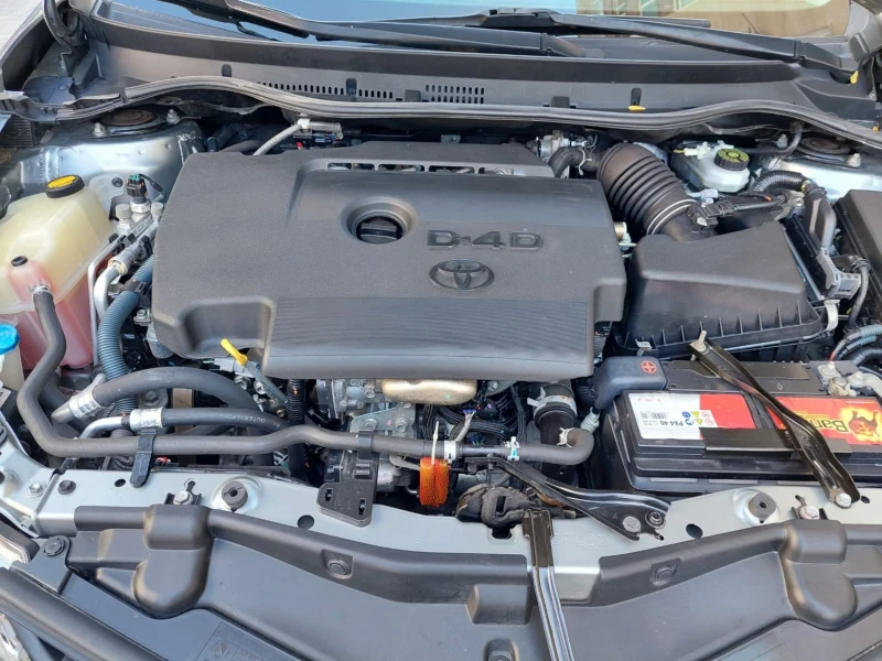 Toyota Auris 2.0 D4D FULL TOП!!, снимка 17 - Автомобили и джипове - 51596944