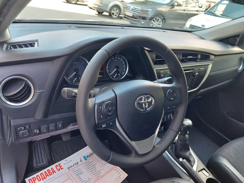 Toyota Auris 2.0 D4D FULL TOП!!, снимка 9 - Автомобили и джипове - 51596944