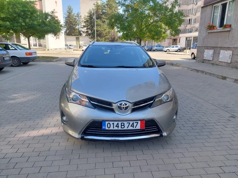 Toyota Auris 2.0 D4D FULL TOП!!, снимка 2 - Автомобили и джипове - 51596944