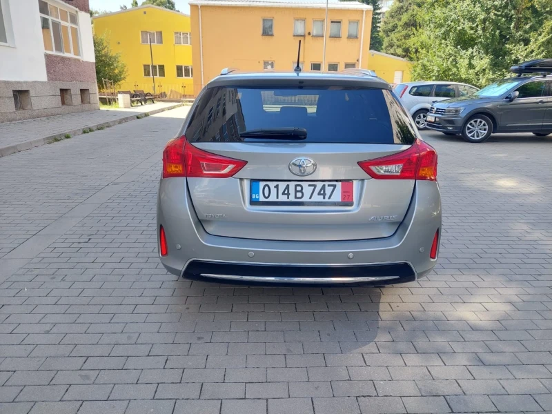 Toyota Auris 2.0 D4D FULL TOП!!, снимка 5 - Автомобили и джипове - 51596944