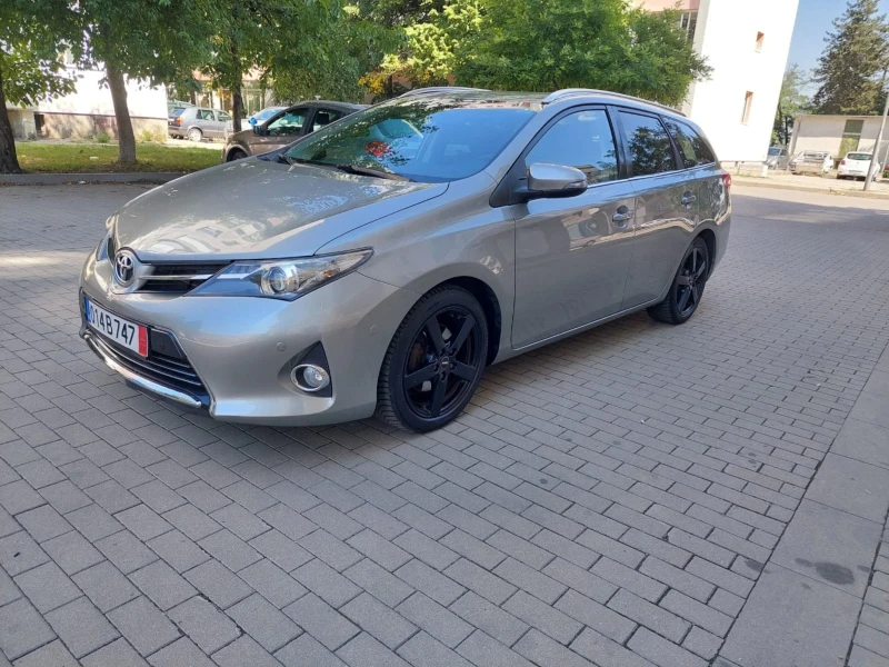 Toyota Auris 2.0 D4D FULL TOП!!, снимка 3 - Автомобили и джипове - 51596944