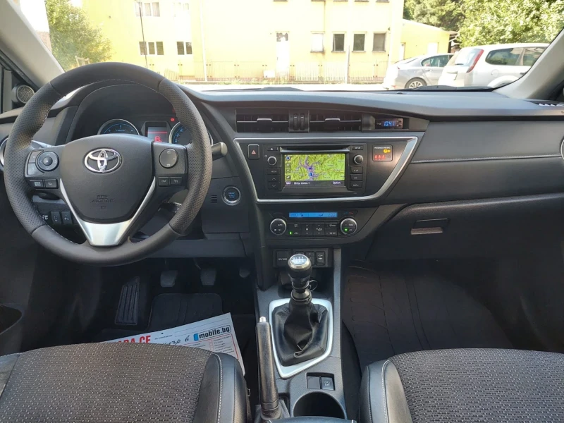 Toyota Auris 2.0 D4D FULL TOП!!, снимка 8 - Автомобили и джипове - 51596944