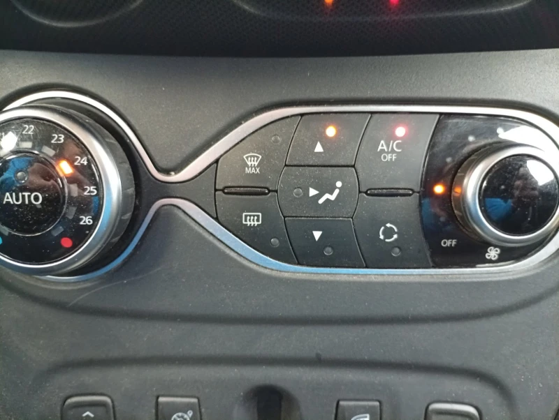 Dacia Logan 1.0 TCe, снимка 11 - Автомобили и джипове - 52382424